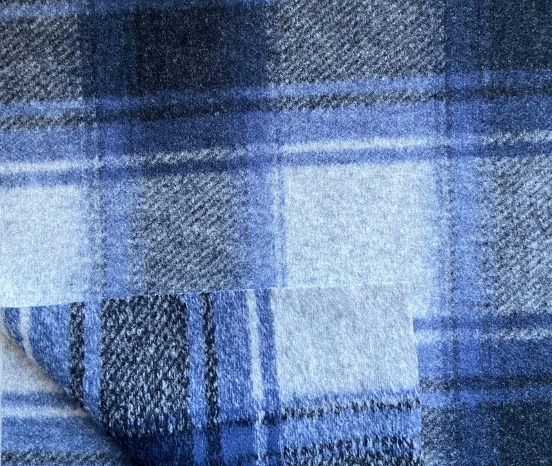 10R90P-non-wool-knit-blue-check